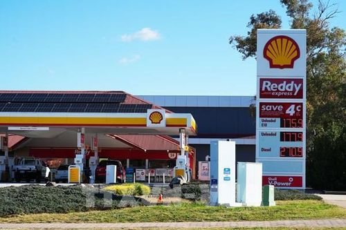Giá xăng tăng vọt thúc đẩy doanh số xe điện tại Australia
