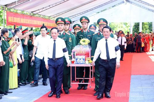 [CẬP NHẬT] Lễ viếng, truy điệu và an táng hài cốt liệt sĩ tại Nghĩa trang Liệt sĩ Quốc gia Vị Xuyên