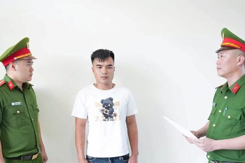 Tạm giữ lái xe tải 'thông chốt' Cảnh sát giao thông ở Phú Thọ