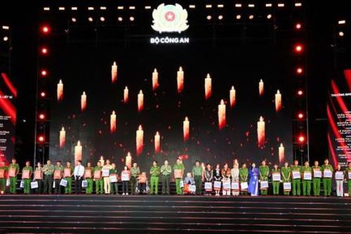 Chương trình chính luận nghệ thuật 'Giữ trọn lời thề': Hoành tráng, xúc động, ý nghĩa
