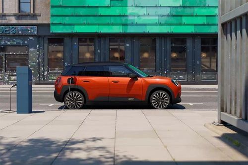Tin xe 26/7: MINI Aceman giá 2,419 tỷ, Sequoia thêm bản Trailhunter