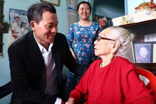 Bí thư Thành ủy Đồng Nai Vũ Hồng Văn thăm, tri ân người có công với cách mạng