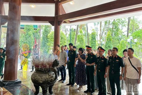 Gắn lý luận với thực tiễn để nâng cao chất lượng giáo dục-đào tạo