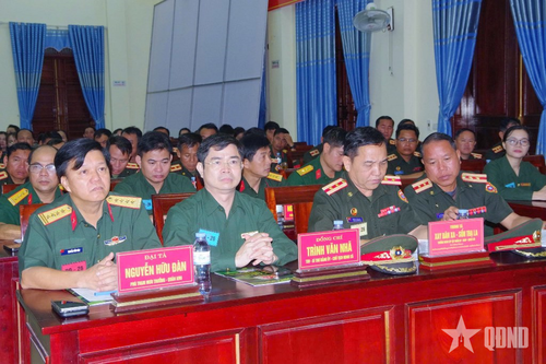 Quân đội nhân dân Lào tham quan diễn tập tại xã Đại Đồng, tỉnh Nghệ An