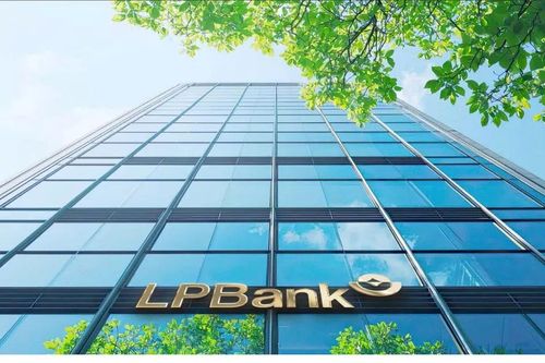 Ông Phạm Nhật Vượng và vợ là cổ đông lớn của LPBank