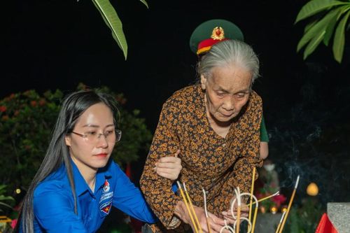 Ký ức về người con lớp trưởng viết đơn bằng máu xin ra chiến trường