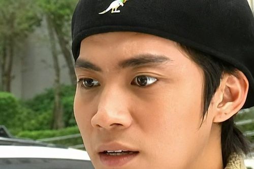 Diễn viên Vương Khải đột tử