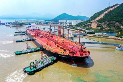 Nhập khẩu dầu thô của Trung Quốc tăng vọt