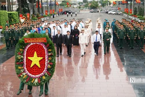 Lãnh đạo Tp.HCM dâng hương tưởng niệm các Anh hùng liệt sĩ
