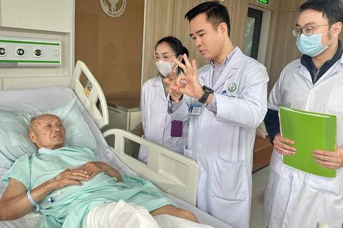 Người lính 85 tuổi và ca mổ nghẹt thở khép lại vết thương chiến tranh