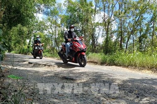 Cận cảnh tuyến đường 'bể nát' nối Đầm Dơi - Tân Tiến