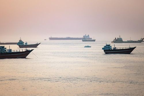 Mỹ và Iran ngừng chiến trong lúc Oman thúc đẩy đàm phán về eo biển Hormuz