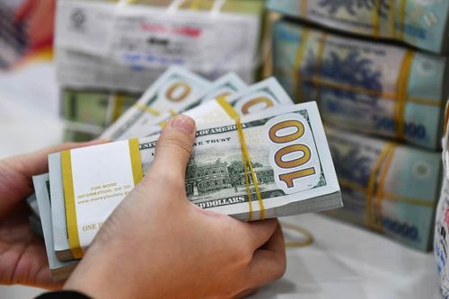 Giá bán USD tự do thấp hơn ngân hàng, giá mua cao hơn