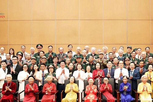 Phó Chủ tịch Quốc hội Nguyễn Thị Thanh gặp mặt người có công tiêu biểu của Hà Nội, Ninh Bình, Thái Nguyên