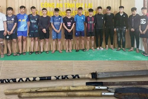 Bắt nhóm thanh thiếu niên mang hung khí, nẹt pô gây rối