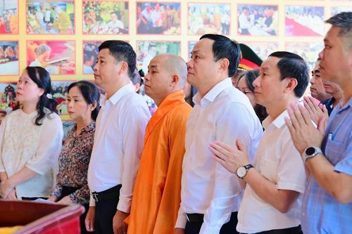 Hội nhà báo Nghệ An tưởng niệm 555 anh linh liệt sĩ là nhà báo