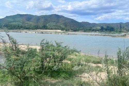 Điều gì dưới lòng sông Kỳ Lộ khiến hai vợ chồng đi cào hến không thể trở về?
