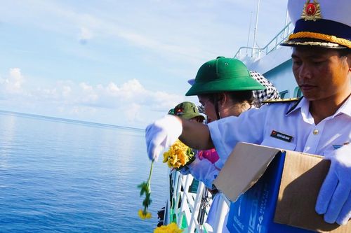 Lễ Tri ân 64 liệt sĩ giữa trùng khơi: Không thể nào quên