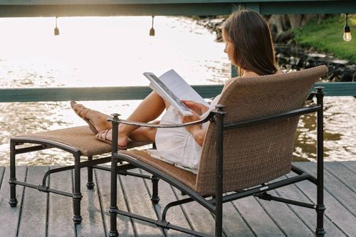 'Book-cation': Lên đường và tìm niềm vui sống từ sách, tại sao không?