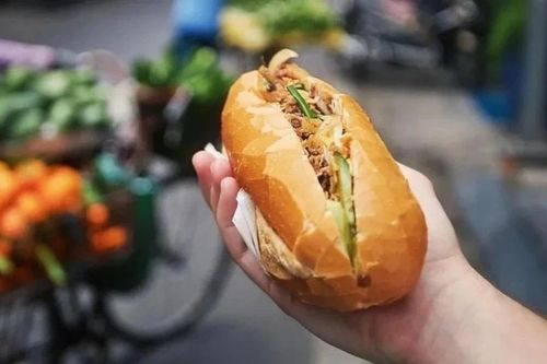 84 người nhập viện sau khi ăn bánh mì ở Lâm Đồng