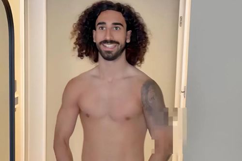 Cucurella giữ lời hứa xăm hình HLV Luis de la Fuente