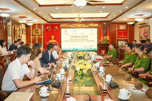 Đào tạo các giảng viên nguồn trong cấp cứu ngoại viện