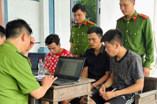 'Con nghiện' lộ diện