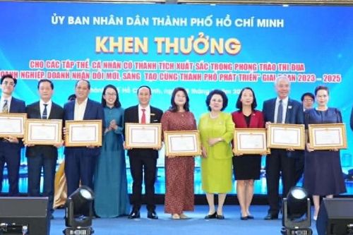 TPHCM trao Bằng khen doanh nghiệp, doanh nhân đổi mới sáng tạo vì phát triển thành phố