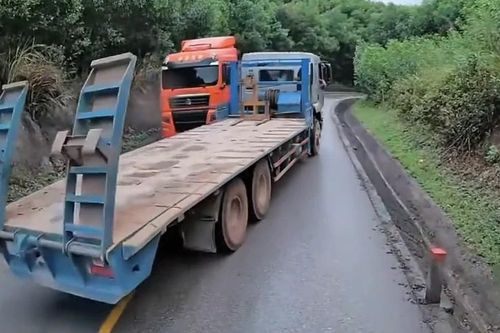 Cục CSGT đề nghị kẻ vạch liền, không cho phép 'mượn' đường ngược chiều để vượt xe