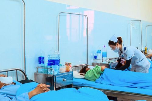 84 người nhập viện sau khi ăn bánh mì ở Lâm Đồng