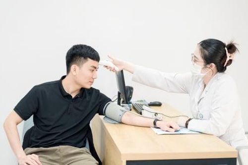 Sốt xuất huyết mùa cao điểm: Tự truyền dịch có thể khiến bệnh diễn tiến nặng