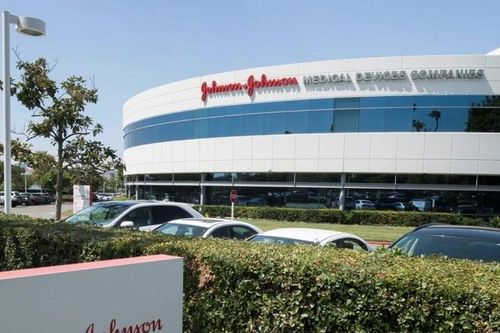 Johnson & Johnson chi 5,5 tỷ USD dàn xếp vụ kiện phấn rôm gây ung thư