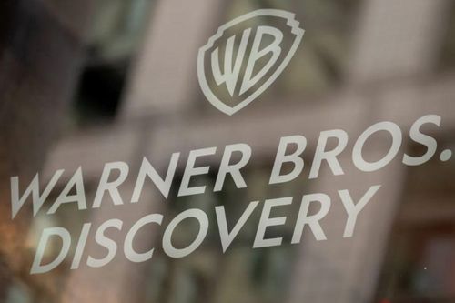 Warner Bros. cáo buộc Amazon chiêu mộ trái phép các giám đốc điều hành