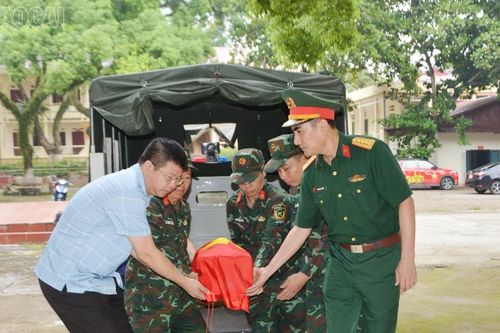 Xã Bảo Thắng: Khai quật, cất bốc 01 mộ liệt sĩ