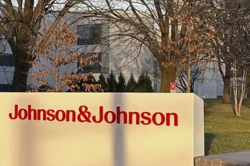Johnson & Johnson chi 5,5 tỷ USD dàn xếp hàng chục nghìn vụ kiện phấn rôm gây ung thư