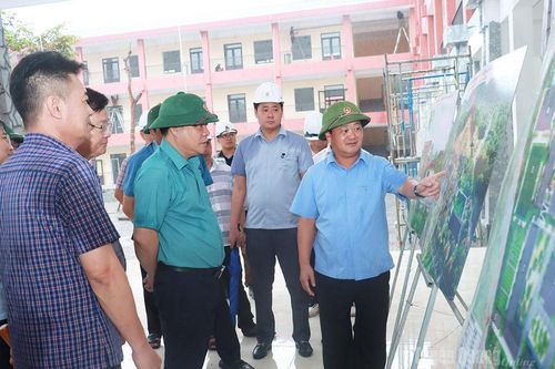 Bí thư Tỉnh ủy Hầu A Lềnh kiểm tra tiến độ xây dựng trường liên cấp tại xã Thanh Thủy