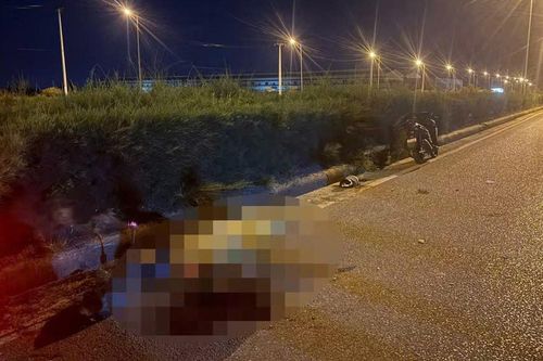 Gia Lai: Bất ngờ tông vào dải phân cách, hai thanh niên đi xe máy tử vong