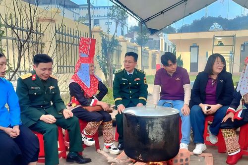 Pháp luật đến với Nhân dân theo bước chân người lính