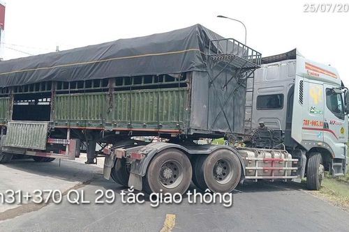 Xử lý tài xế đầu kéo gây ùn tắc giao thông trên quốc lộ 29