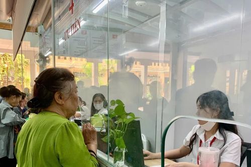Được hưởng quyền lợi, bệnh nhân khám trái tuyến tăng mạnh