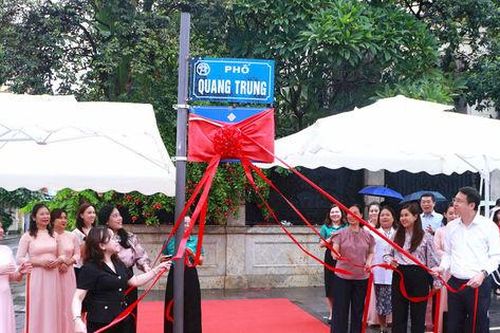 Ra mắt tuyến phố An toàn thực phẩm có kiểm soát tại phố Quang Trung