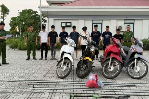 Hưng Yên: Khởi tố 27 đối tượng từ 14 đến 20 tuổi điều khiển xe máy với tốc độ cao, mang theo hung khí gây rối trật tự công cộng