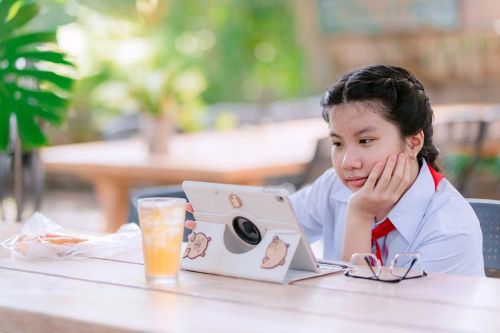Đề xuất bảo vệ trẻ em trên mạng xã hội: Không chỉ là câu chuyện an toàn