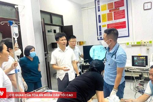 Cứu thành công bé trai suy hô hấp do hóc hạt chôm chôm