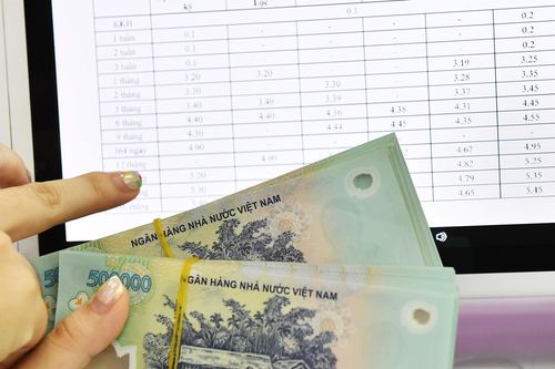 Gửi tiết kiệm cố định hay linh hoạt: Chọn sai có thể mất hết tiền lãi