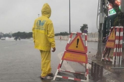 Mưa lớn từ rạng sáng, Hà Nội ghi nhận nhiều điểm ngập cục bộ