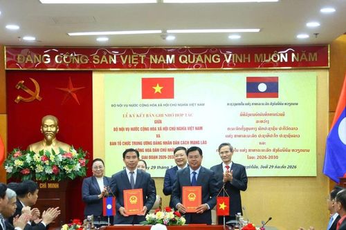 Việt Nam và Lào ký kết Bản ghi nhớ hợp tác về quản lý Nhà nước, hành chính công
