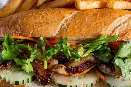 Điều tra vụ 84 người nghi ngộ độc thực phẩm sau ăn bánh mì tại Lâm Đồng