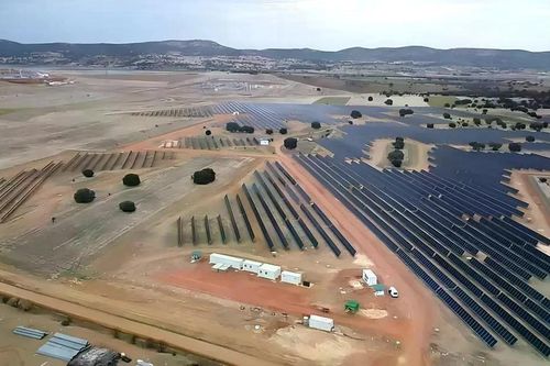 Tesla lại khiến giới công nghệ bất ngờ khi 'khóa' trước nguồn điện cho nhiều năm tới