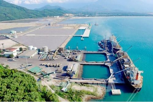 Huy động nguồn lực đầu tư hoàn thiện các bến và đê chắn sóng cảng Chân Mây